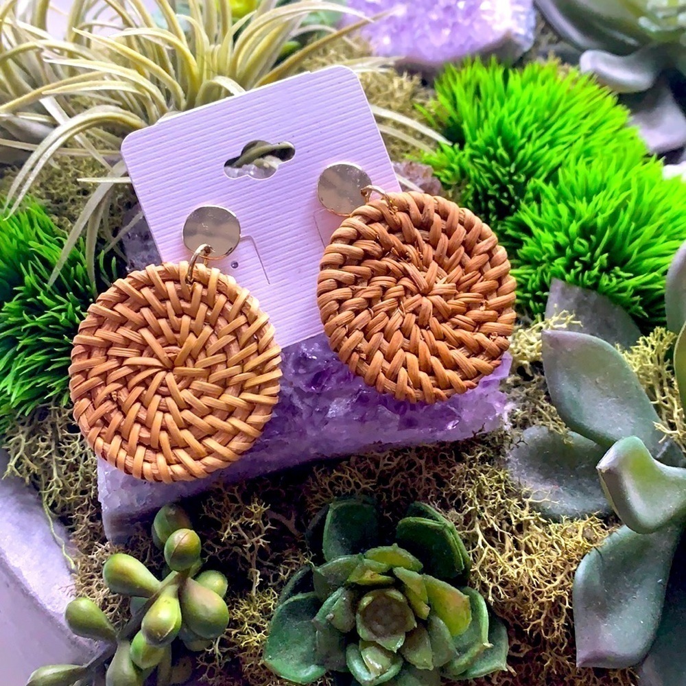 tropical Old World rattan solid circle earring accessory New with tags